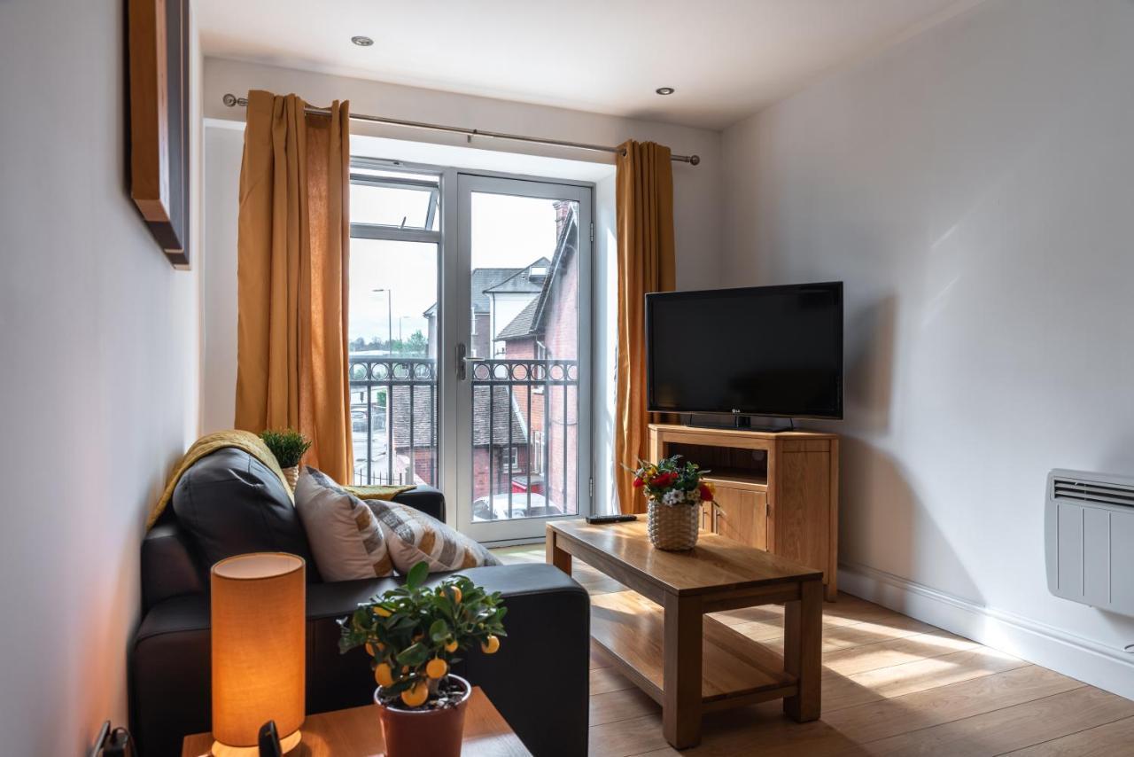 The Old Library - Modern Apartment With Rooftop Terrace Near The Train Station Newbury  Exterior photo