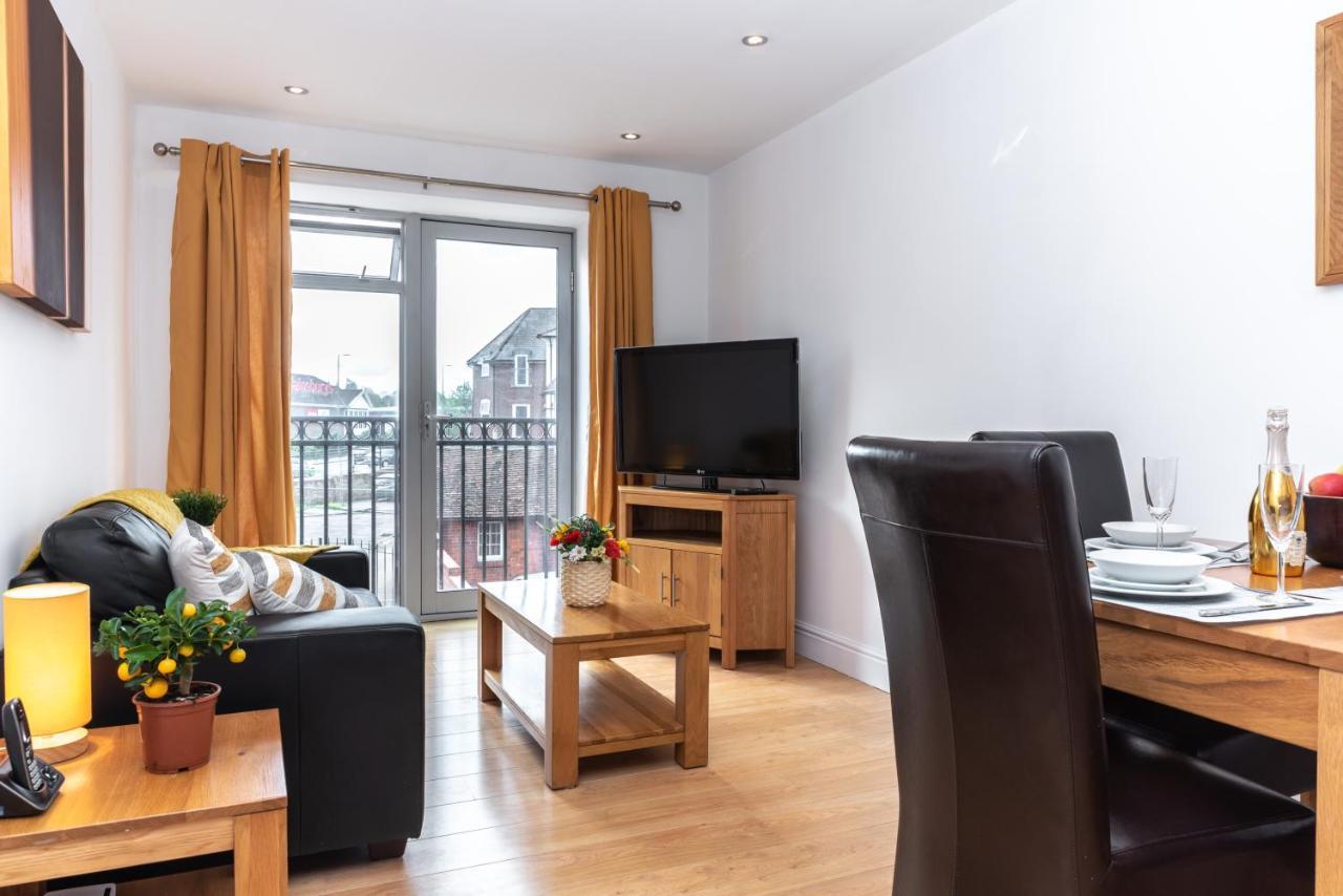 The Old Library - Modern Apartment With Rooftop Terrace Near The Train Station Newbury  Exterior photo