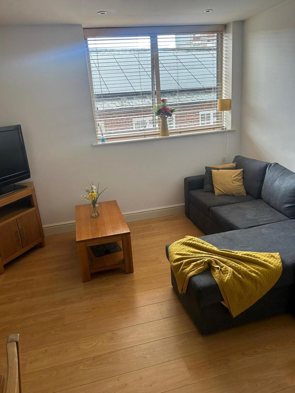 The Old Library - Modern Apartment With Rooftop Terrace Near The Train Station Newbury  Exterior photo